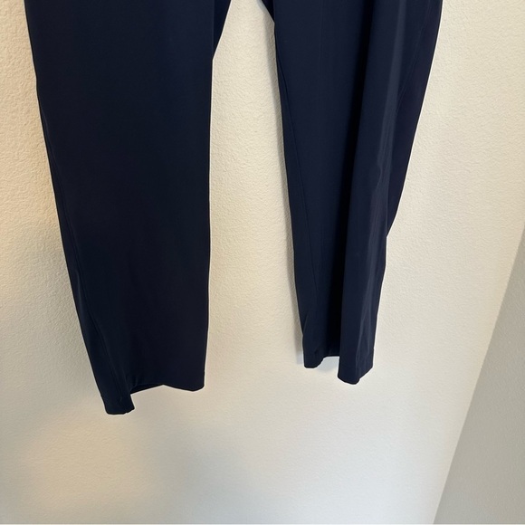 Lululemon On The Fly Crop Pants 23" Inseam True Navy Size 8 Women’s Side Pockets - Picture 4 of 8